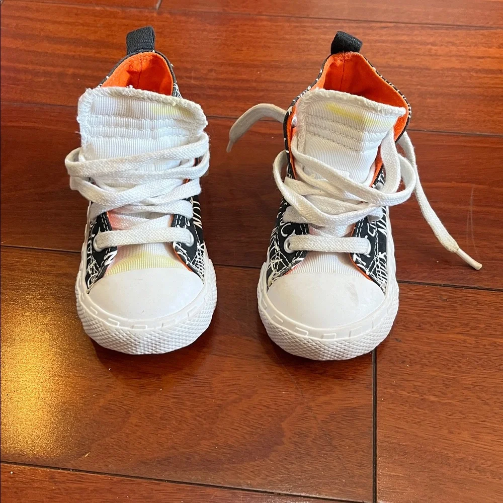 Converse Black and White Sneakers Size 6 Preloved